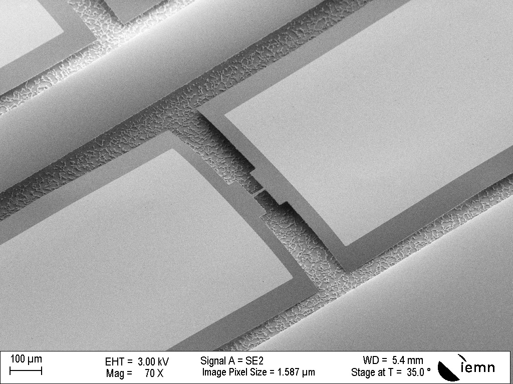  detail of a suspended and electrically isolated 3C–SiC resistance. The SiC layer flexes noticeably under its own weight, because of the large under-etching gaps underneath.